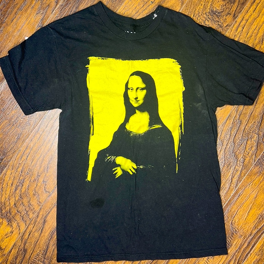 Black tee